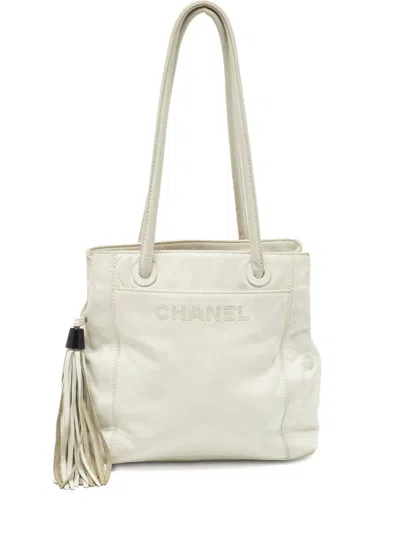 Pre-owned Chanel Leather Tassel Shoulder Bag In White