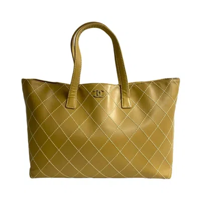 Pre-owned Chanel Leather Tote Bag () In Yellow