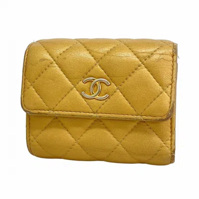 Pre-owned Chanel Leather Wallet (tri-fold) () In Gold
