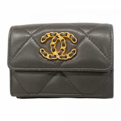 Pre-owned Chanel Leather Wallet (tri-fold) () In Gray