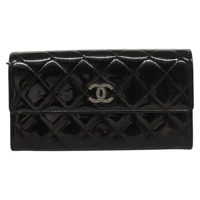 Pre-owned Chanel Logo Cc Patent Leather Wallet () In Black