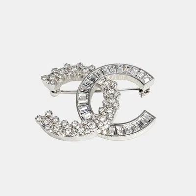 Pre-owned Chanel Logo Embellished Brooch In Multi