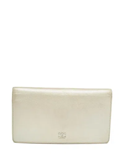 Pre-owned Chanel Logo-embellished Wallet In White