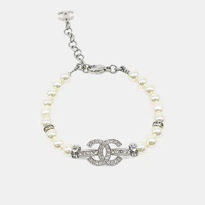 Pre-owned Chanel Logo Pearl Bracelet In Silver