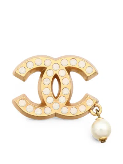 Pre-owned Chanel Logo-shaped Brooch In Gold