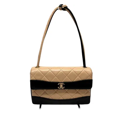 Pre-owned Chanel Matelassé Beige Leather Shoulder Bag ()