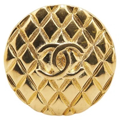 Pre-owned Chanel Matelasse Brooch () In Gold