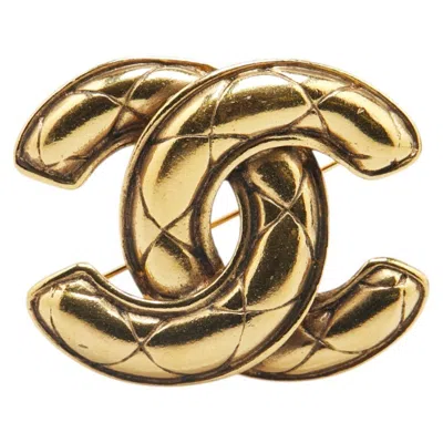 Pre-owned Chanel Matelasse Brooch () In Gold