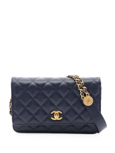 Pre-owned Chanel Matelassé Caviar-leather Chain Wallet In ブルー
