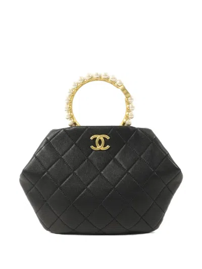 Pre-owned Chanel Matelassé Cc-logo Handbag In Black
