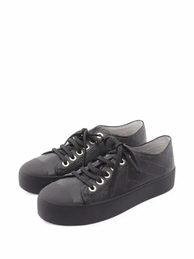 Pre-owned Chanel Matelassé Cc-logo Low-top Sneakers In Black