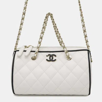 Pre-owned Chanel Matelasse Chain Clutch Bag 2way Travel Bag White/black Lambskin Size Mini