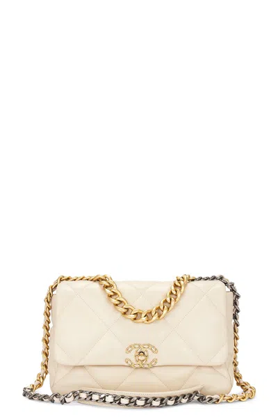 Pre-owned Chanel Matelasse Chain Shoulder Bag In White