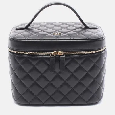 Pre-owned Chanel Matelassé Coco Cc Black Lamb Leather Vanity Handbag