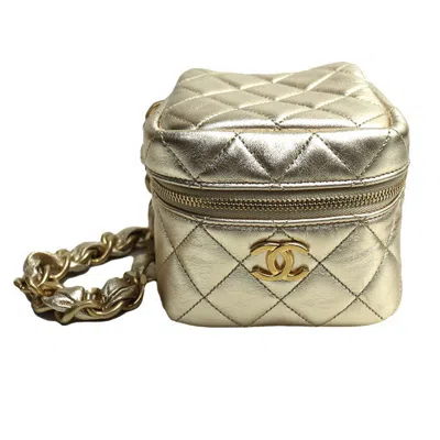 Pre-owned Chanel Matelasse Gold Leather Clutch Bag ()