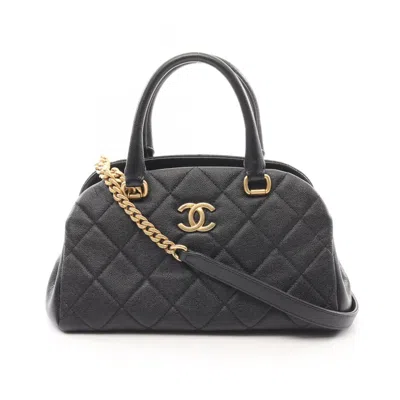 Pre-owned Chanel Matelasse Grained Calfskin Shoulder Bag () In Black