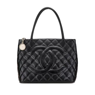 Pre-owned Chanel Matelasse Grained Calfskin Tote Bag () In Black