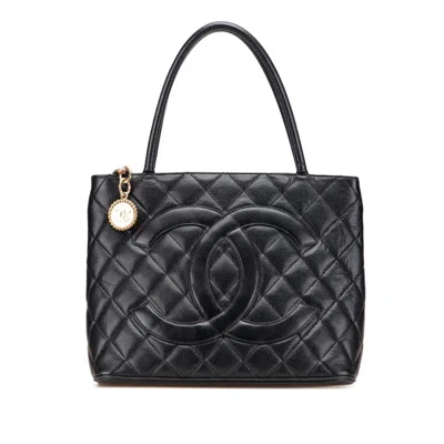 Pre-owned Chanel Matelasse Grained Calfskin Tote Bag () In Black