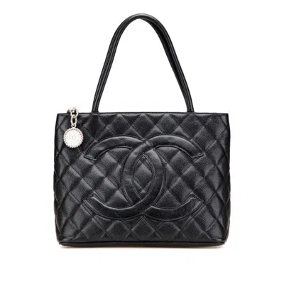 Pre-owned Chanel Matelasse Grained Calfskin Tote Bag () In Black