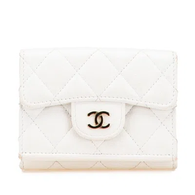 Pre-owned Chanel Matelasse Grained Calfskin Wallet (tri-fold) () In White