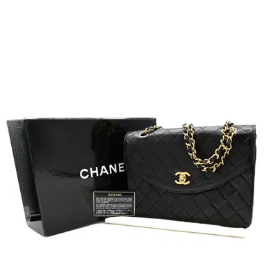 Pre-owned Chanel Matelassé Leather Handbag () In Black