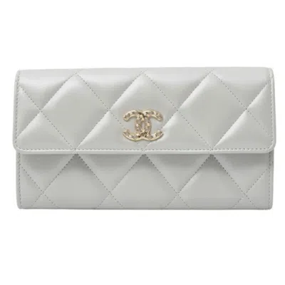 Pre-owned Chanel Matelasse Leather Long Wallet (bi-fold) () In White