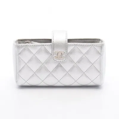 Pre-owned Chanel Matelasse Leather Pouch () In Silver