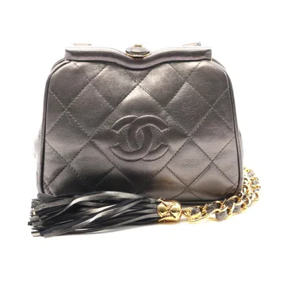 Pre-owned Chanel Matelasse Leather Shoulder Bag In Gray