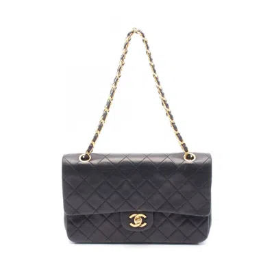 Pre-owned Chanel Matelasse Leather Shoulder Bag () In Black