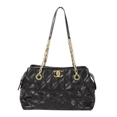 Pre-owned Chanel Matelasse Leather Shoulder Bag () In Black