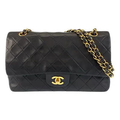 Pre-owned Chanel Matelasse Leather Shoulder Bag () In Black