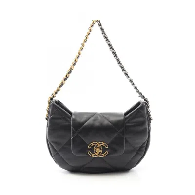 Pre-owned Chanel Matelasse Leather Shoulder Bag () In Black