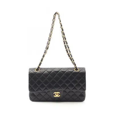 Pre-owned Chanel Matelasse Leather Shoulder Bag () In Black