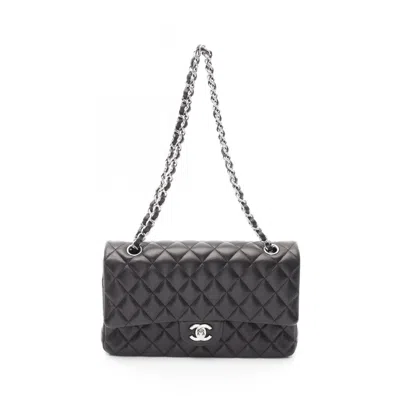 Pre-owned Chanel Matelasse Leather Shoulder Bag () In Black