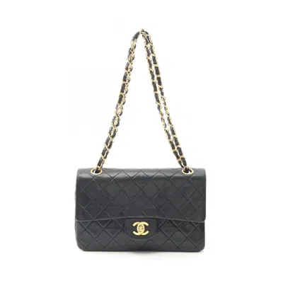 Pre-owned Chanel Matelasse Leather Shoulder Bag () In Black