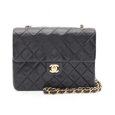 Pre-owned Chanel Matelasse Leather Shoulder Bag () In Black