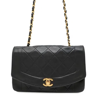 Pre-owned Chanel Matelasse Leather Shoulder Bag () In Black