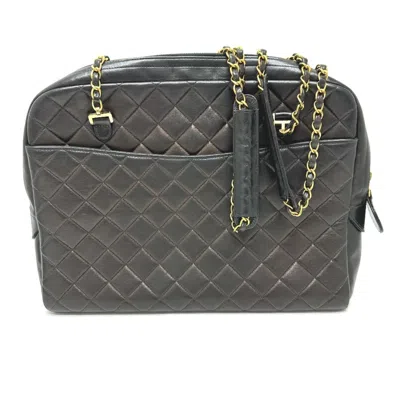 Pre-owned Chanel Matelasse Leather Shoulder Bag () In Black