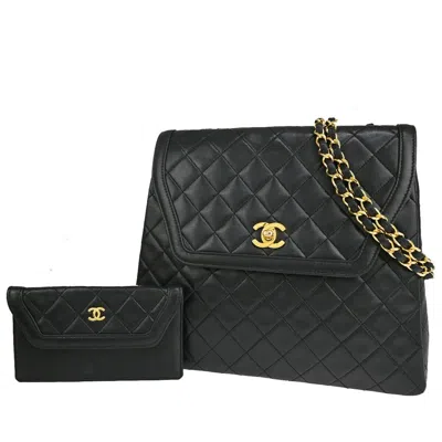Pre-owned Chanel Matelassé Leather Shoulder Bag () In Black