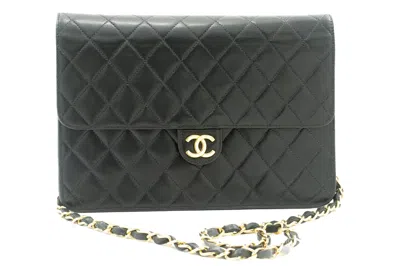 Pre-owned Chanel Matelassé Leather Shoulder Bag () In Black