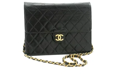 Pre-owned Chanel Matelassé Leather Shoulder Bag () In Black
