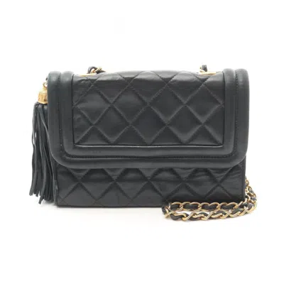 Pre-owned Chanel Matelasse Leather Shoulder Bag () In Green