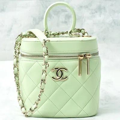 Pre-owned Chanel Matelasse Leather Shoulder Bag () In Green