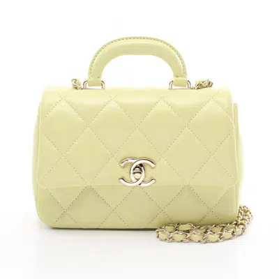 Pre-owned Chanel Matelasse Leather Shoulder Bag () In Green