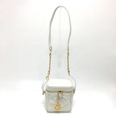 Pre-owned Chanel Matelasse Leather Shoulder Bag () In White