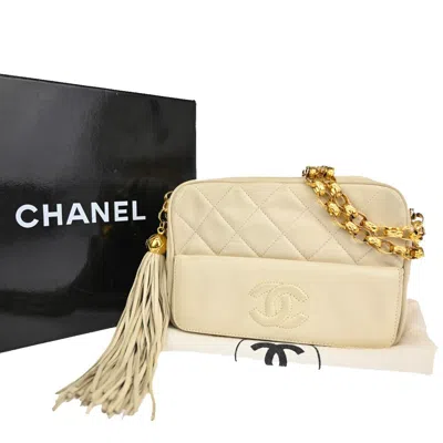 Pre-owned Chanel Matelassé Leather Shoulder Bag () In White