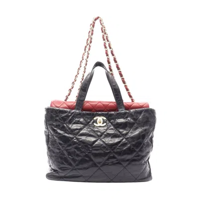 Pre-owned Chanel Matelasse Shoulder Bag Black/bordeaux
