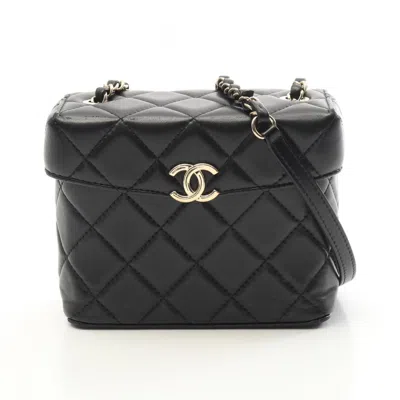 Pre-owned Chanel Matelasse Shoulder Bag () In Black