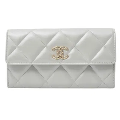 Pre-owned Chanel Matelasse Silver Gray Leather Long Wallet (bi-fold) ()