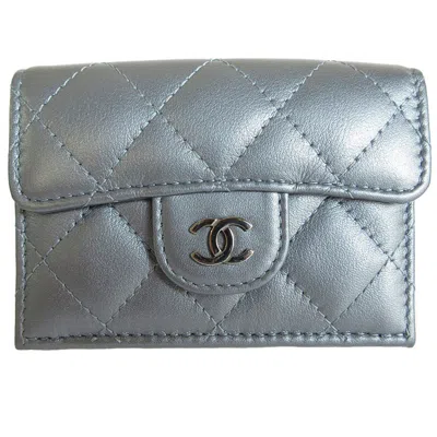 Pre-owned Chanel Matelasse Silver Leather Wallet (tri-fold) ()